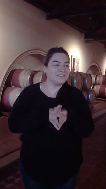 Rocío, de Luigi Bosca, en la sala de barricas de la bodega